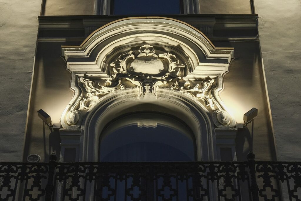 Архитектурный ансамбль набережной Адмиралтейского канала получил современную художественную подсветку