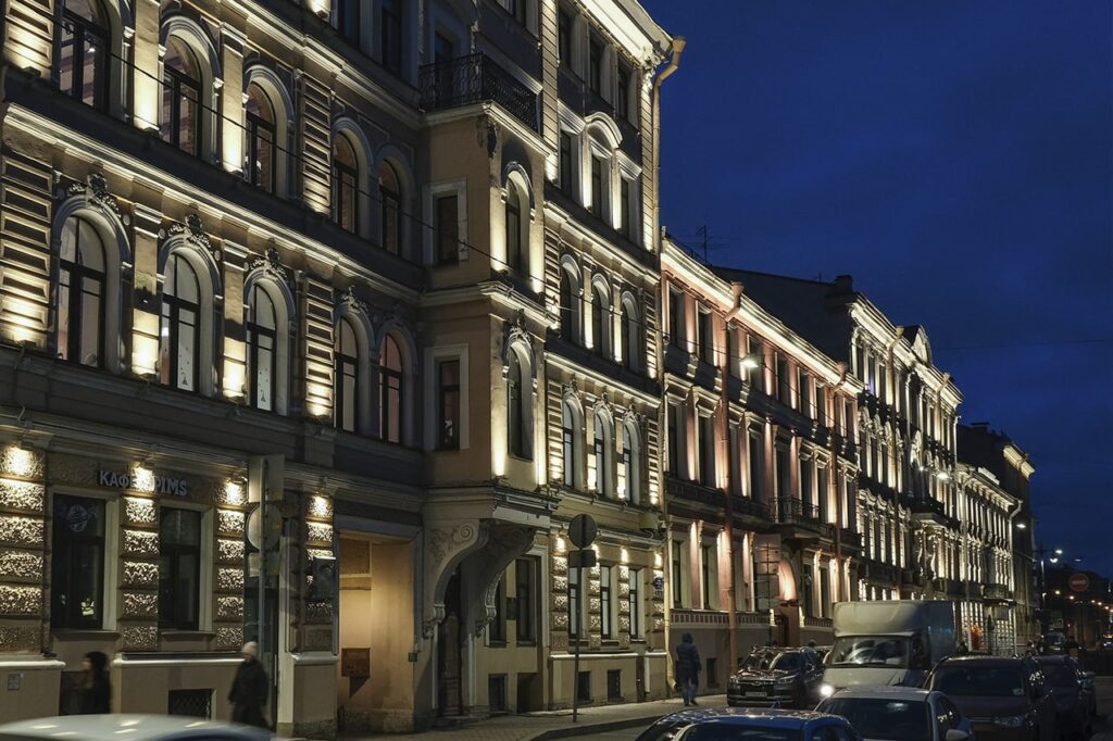 Архитектурный ансамбль набережной Адмиралтейского канала получил современную художественную подсветку