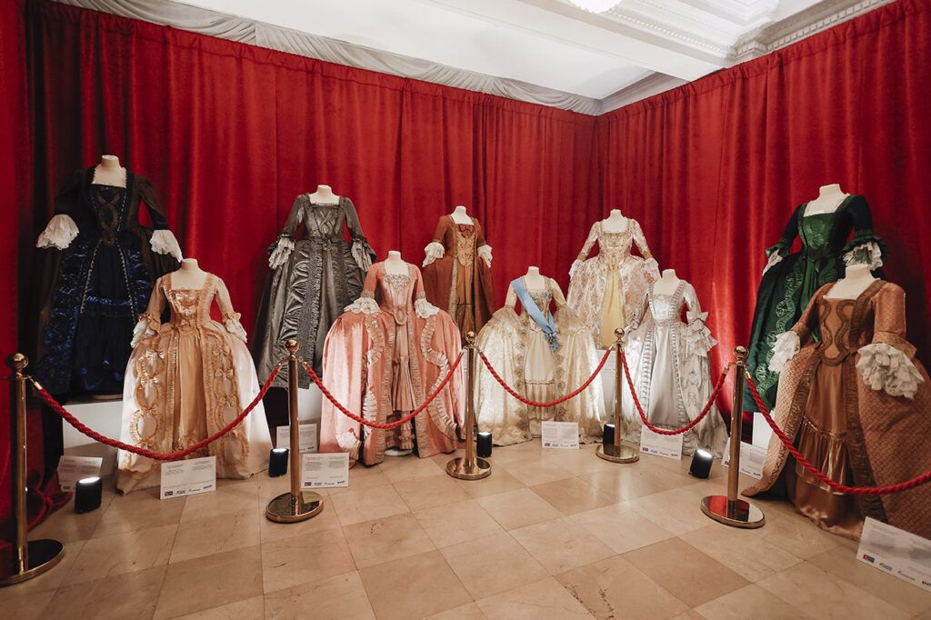 Выставка костюмов «Императрицы»